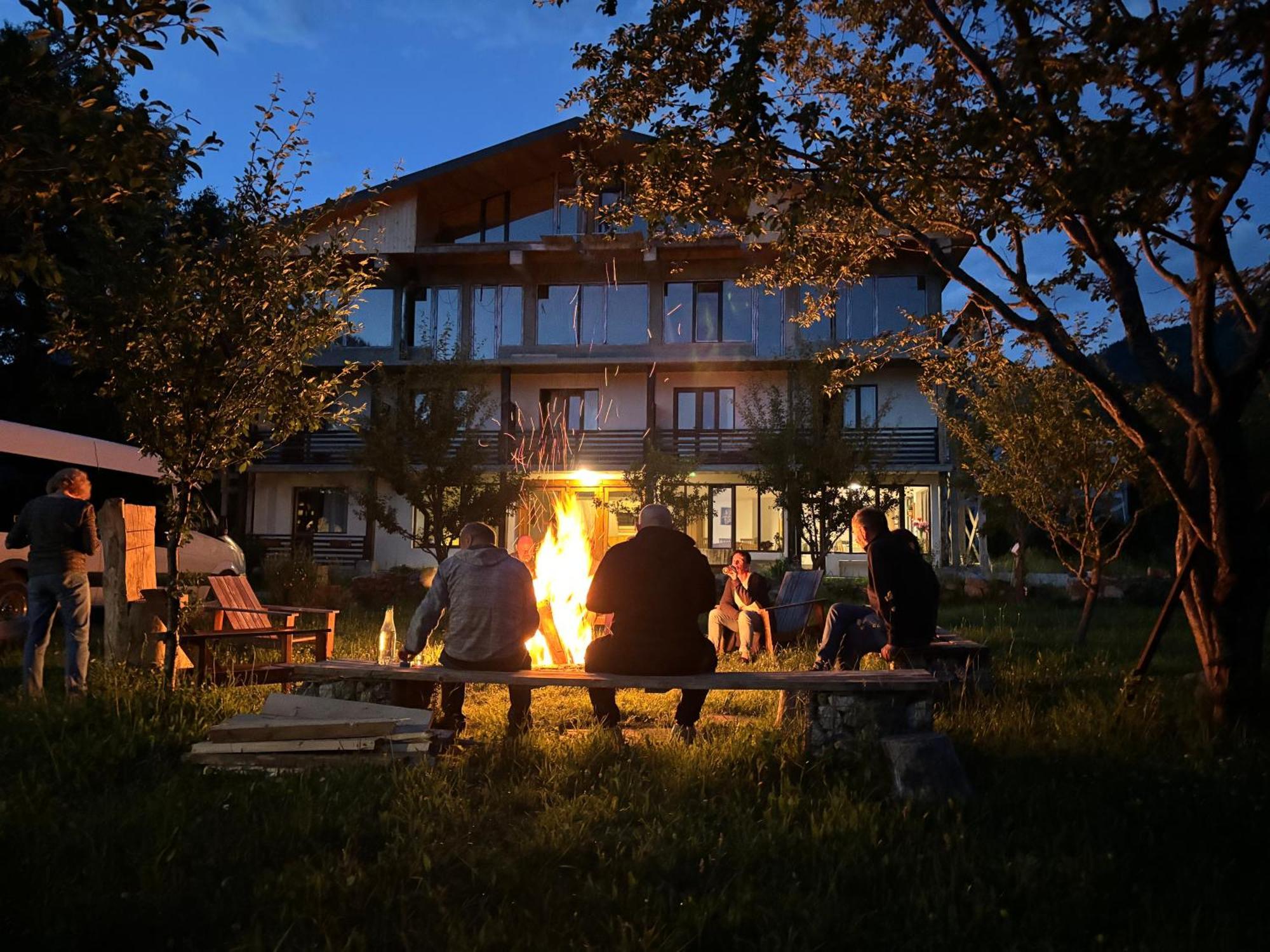 Beko'S Garden Inn 梅斯蒂亚 外观 照片